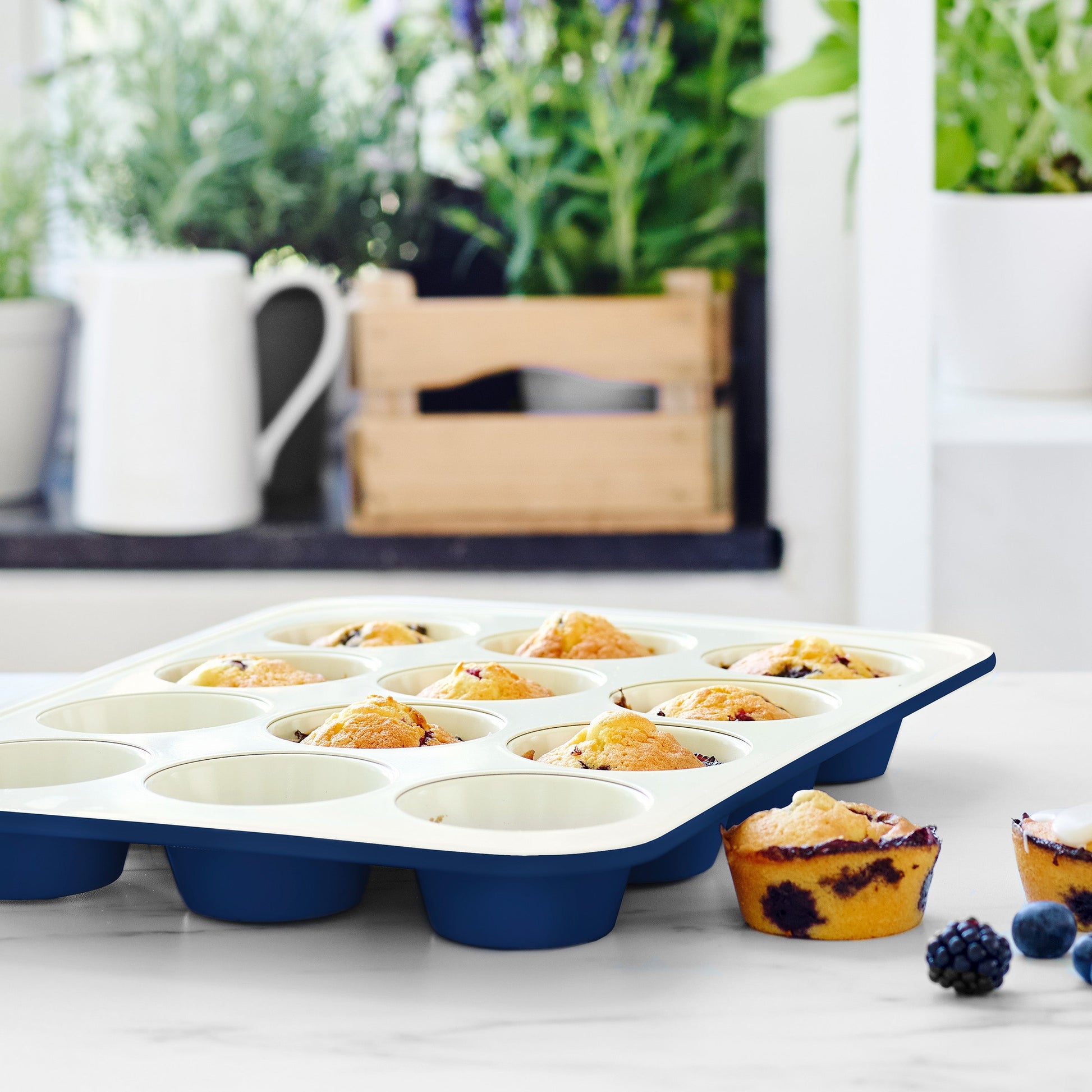 Contour Blauw Bakvorm voor 12 Muffins blauw met cake