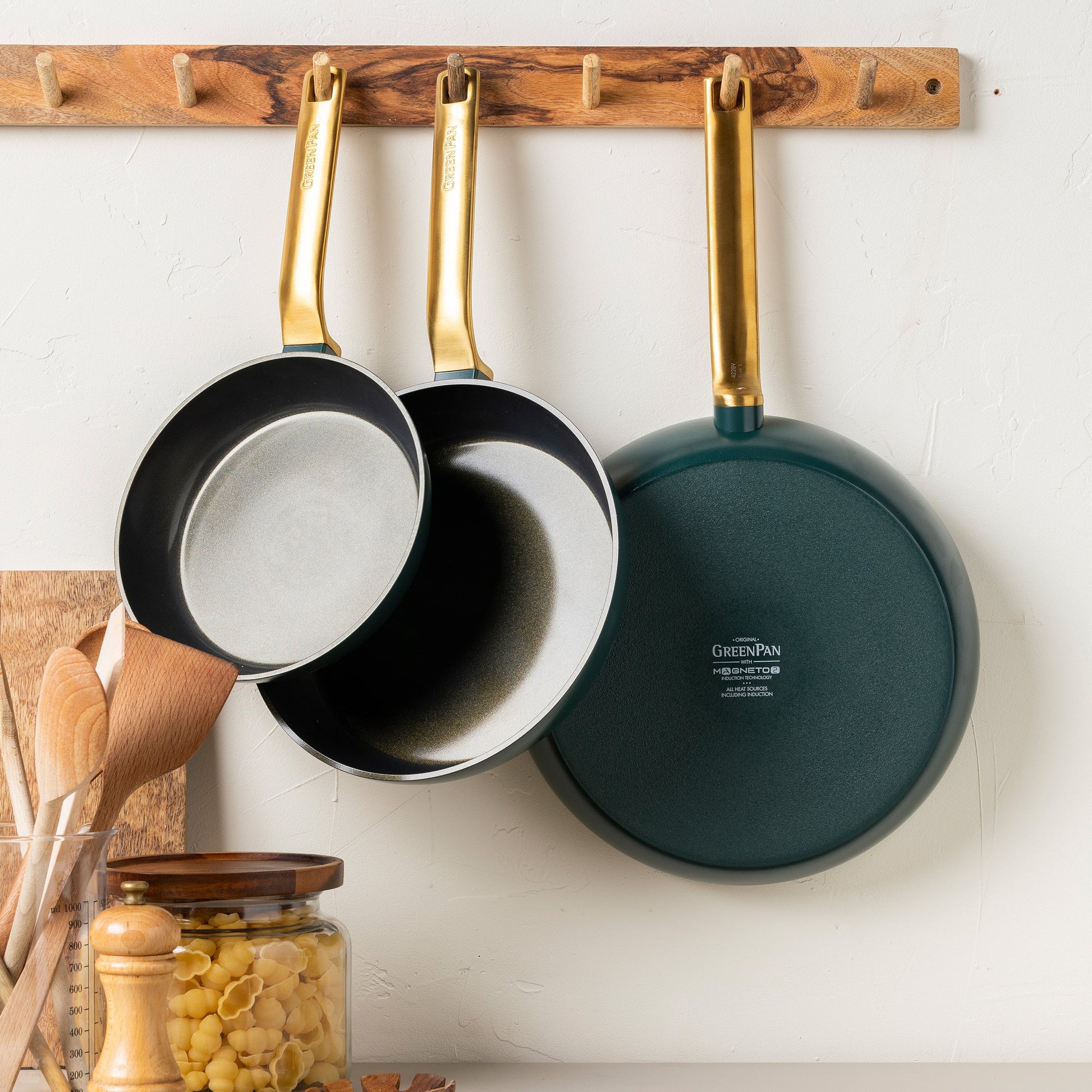 One Five Pine Green 3-delige set met matgouden handgrepen 20+24+28cm groen aan muur