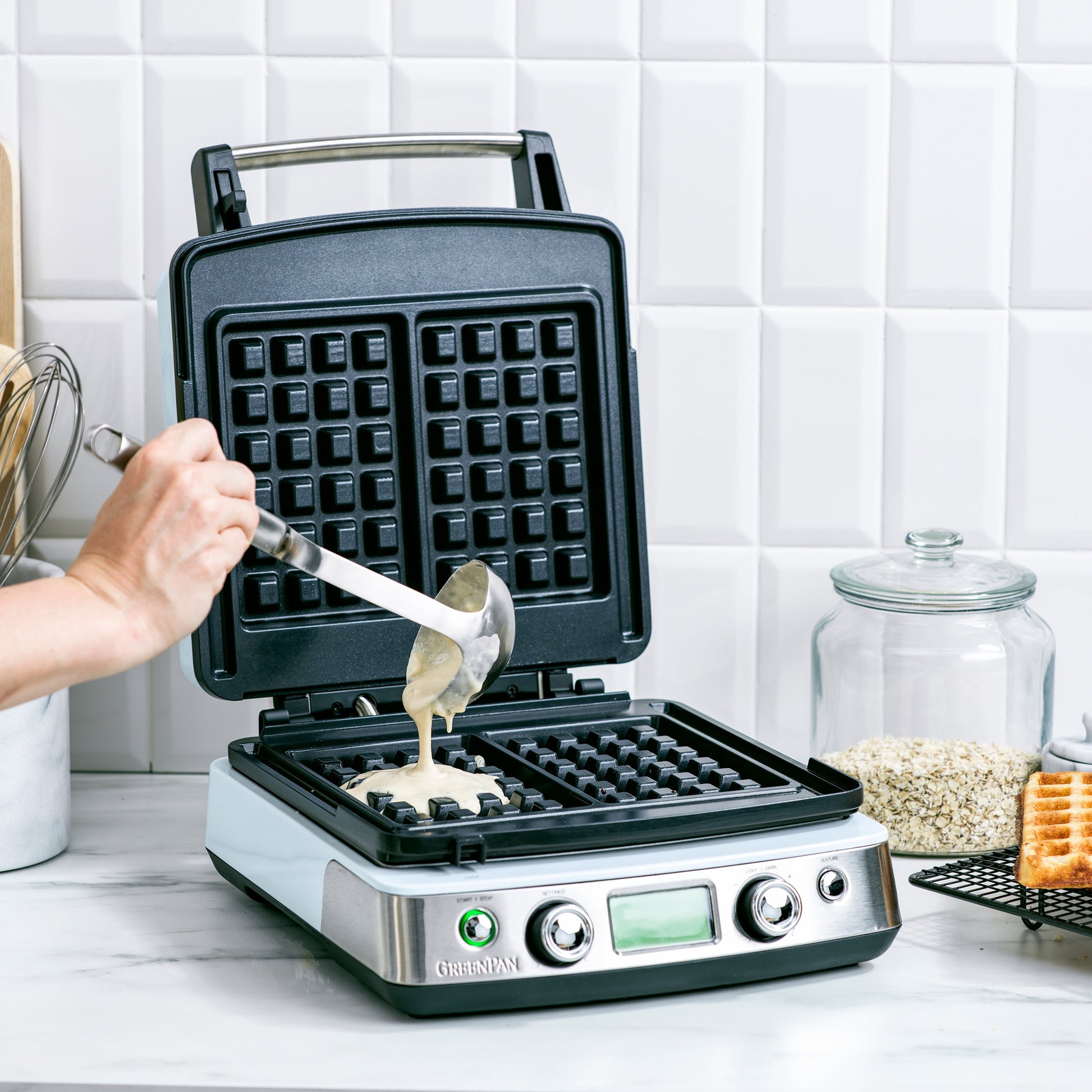Wafelijzer Blue Haze (incl. 2 sets wafelplaten) met deeg